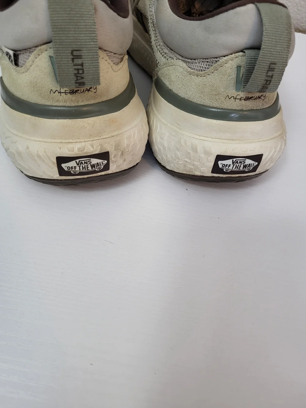 Vans UltraRange Men’s Sneakers in Beige and Gray 9.5